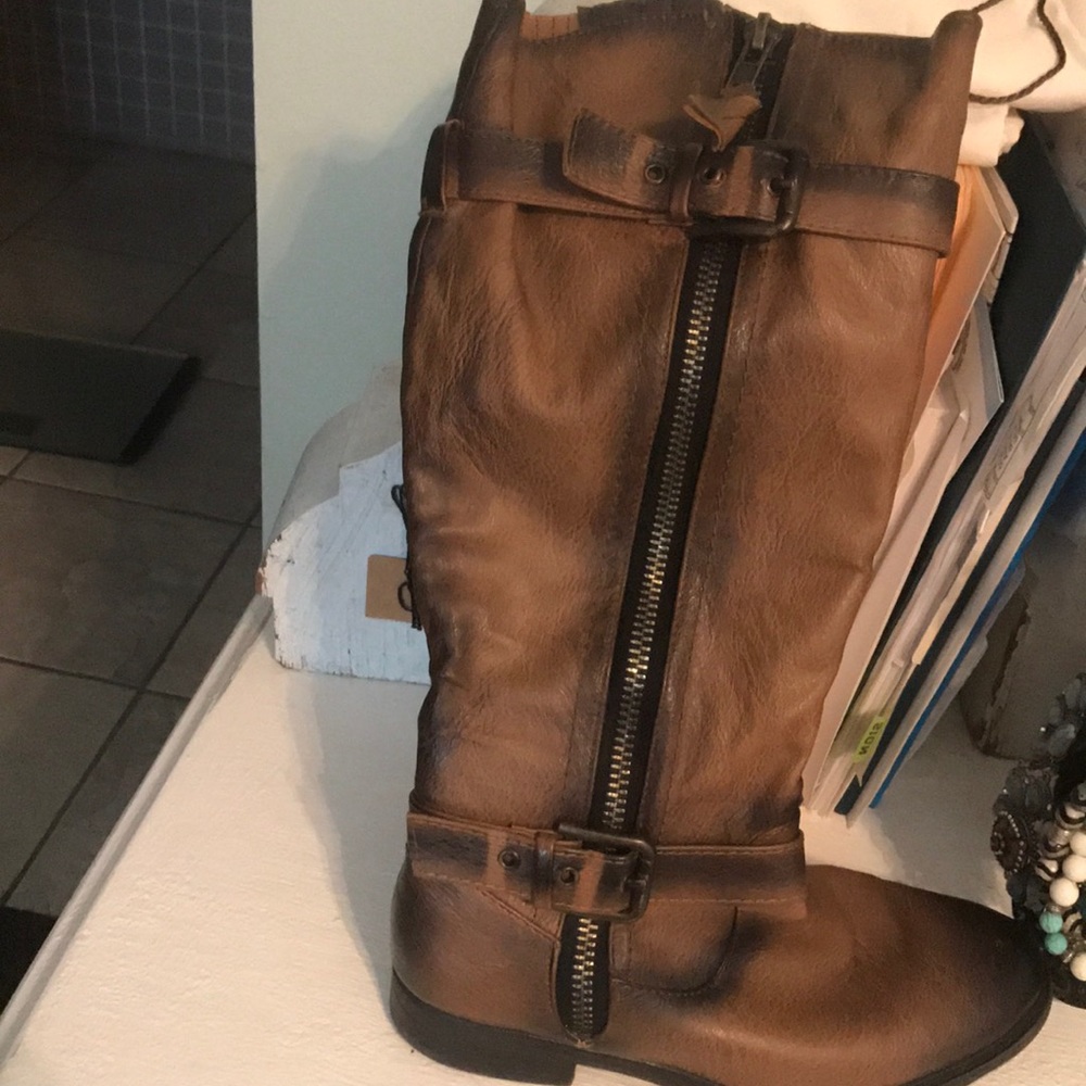 Boots - Picture 3 of 3